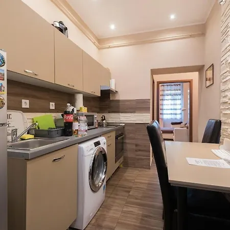 Cozy At Puskas Stadium Appartement *