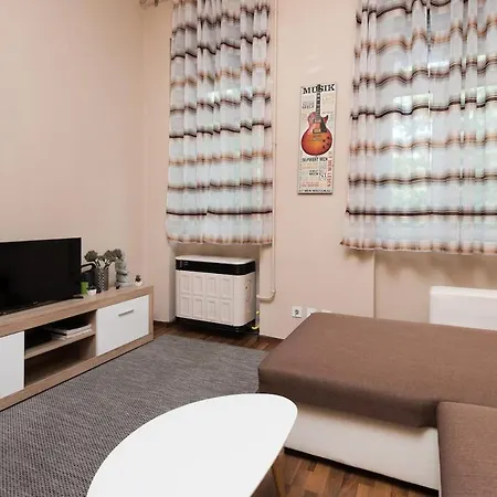 Cozy At Puskas Stadium *