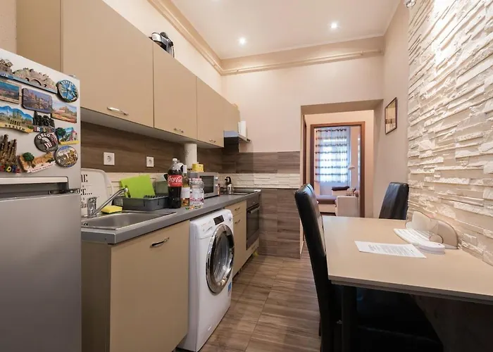 Cozy At Puskas Stadium Apartment *